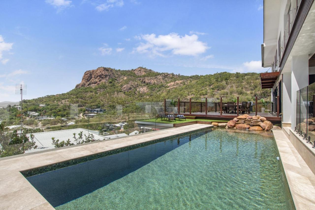 'allawah' - Ocean And View Group Sized Luxury. Holiday home Townsville
