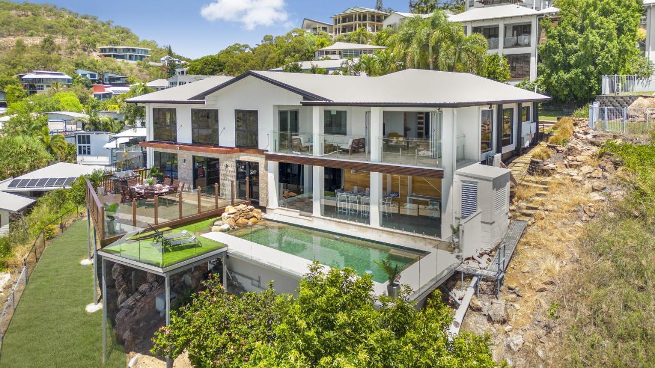 'allawah' - Ocean And View Group Sized Luxury. Holiday home Townsville