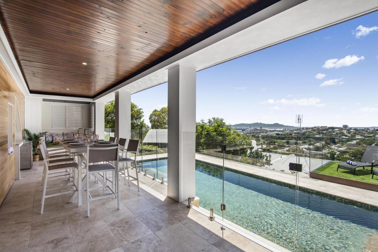 'allawah' - Ocean And View Group Sized Luxury. Holiday home