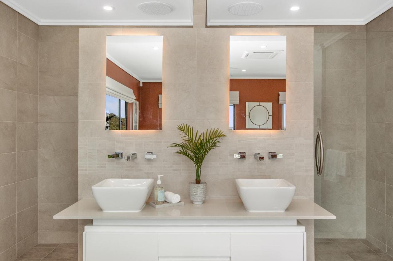 'allawah' - Ocean And View Group Sized Luxury. Holiday home