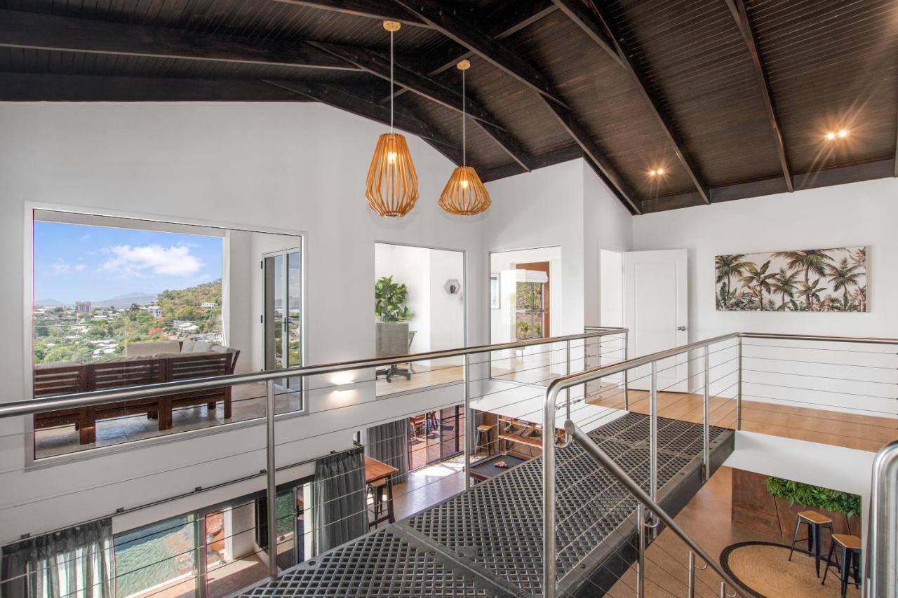 'allawah' - Ocean And View Group Sized Luxury. Holiday home