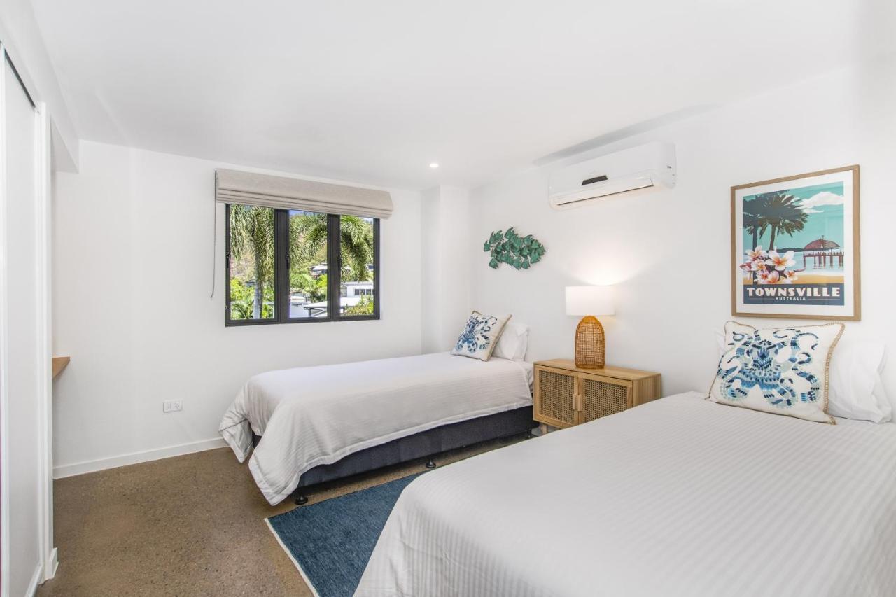 'allawah' - Ocean And View Group Sized Luxury. Holiday home Townsville