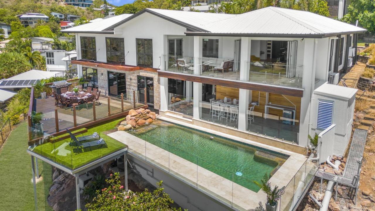 'allawah' - Ocean And View Group Sized Luxury. Holiday home Townsville